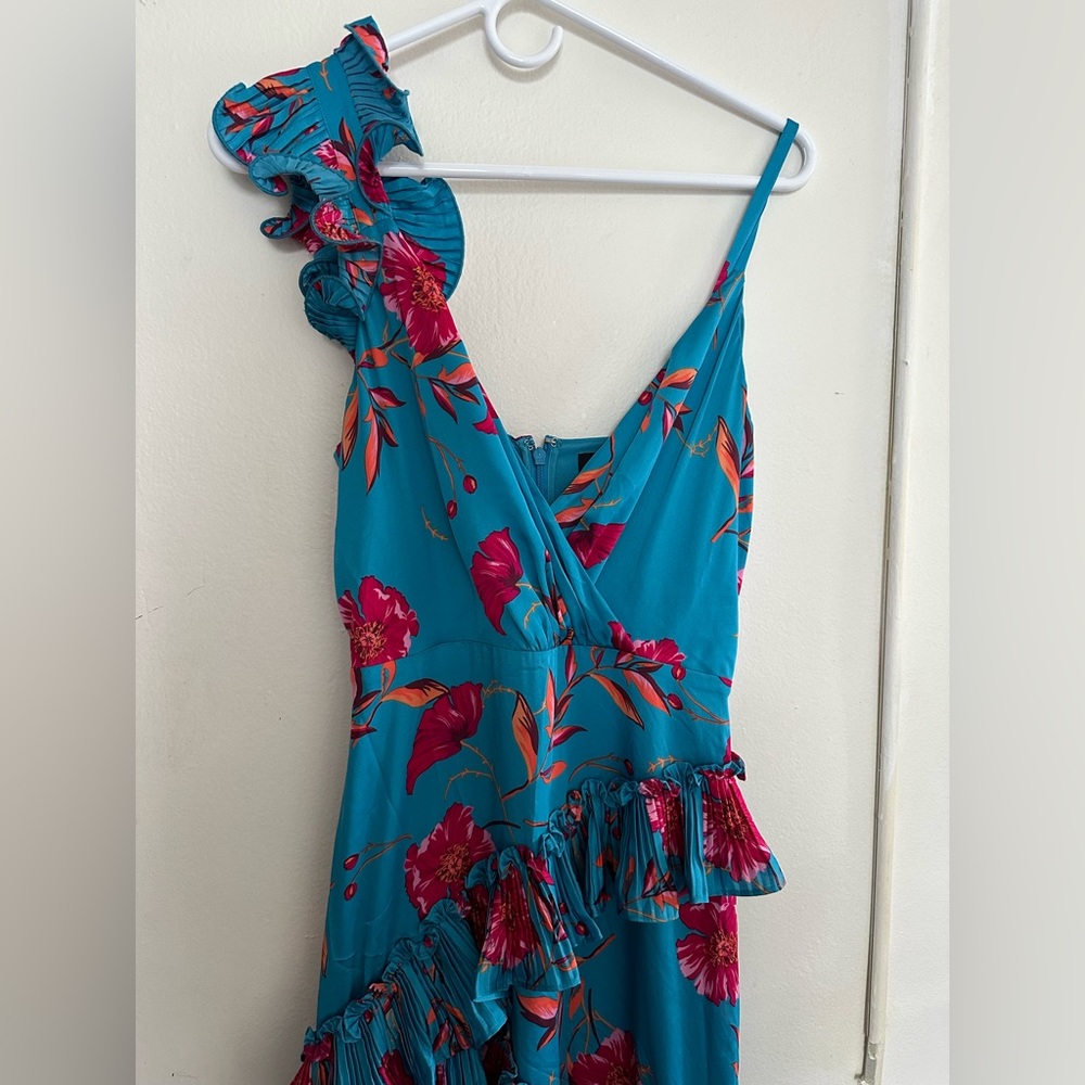BCBGMAXAZRIA flowy dress size 4
